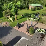 Restaurant La Roseraie בית הארחה