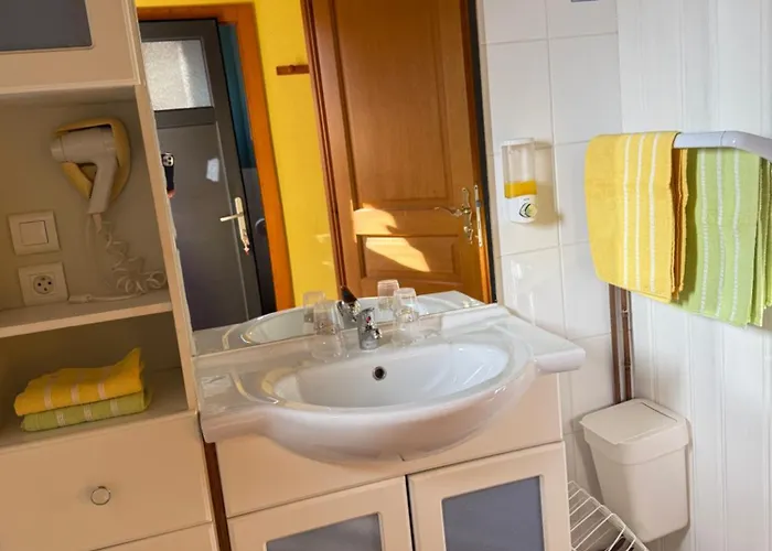 Restaurant La Roseraie Гостевой дом 3*